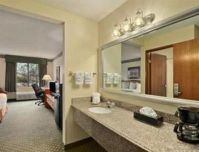 фото отеля Baymont Inn & Suites Conroe