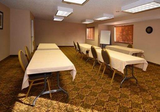 фото отеля Mainstay Suites Cedar Rapids