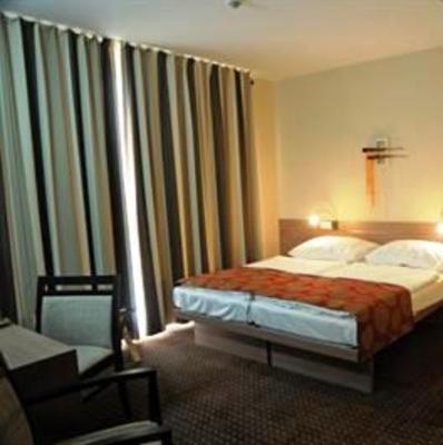фото отеля CE Plaza Hotel