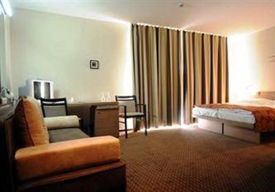фото отеля CE Plaza Hotel