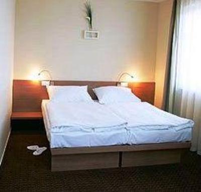 фото отеля CE Plaza Hotel