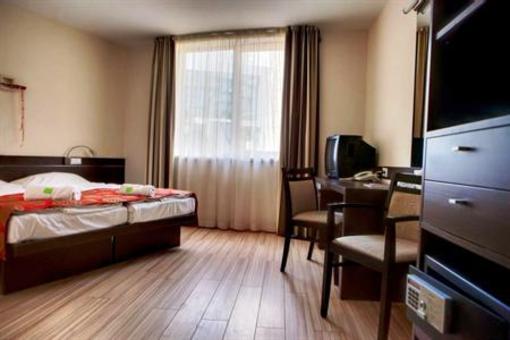 фото отеля CE Plaza Hotel