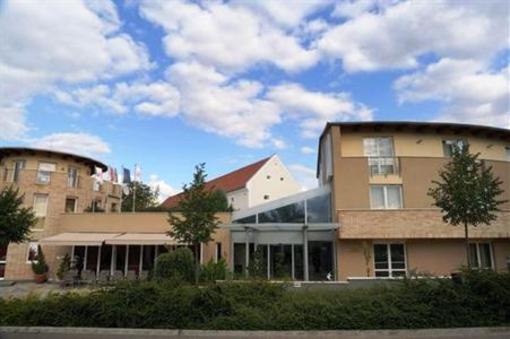 фото отеля CE Plaza Hotel
