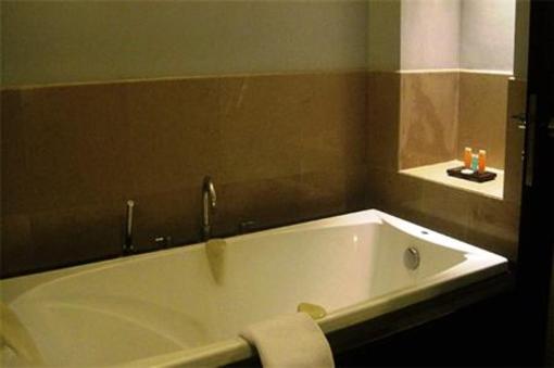 фото отеля Surya Hotel and Cottages