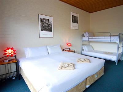 фото отеля Cedarwood Apartments