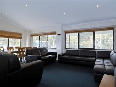 фото отеля Cedarwood Apartments
