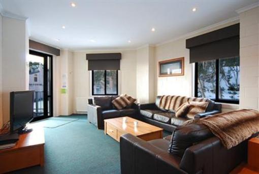 фото отеля Cedarwood Apartments