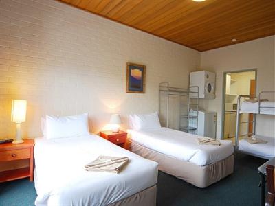 фото отеля Cedarwood Apartments