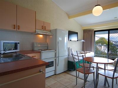 фото отеля Cedarwood Apartments