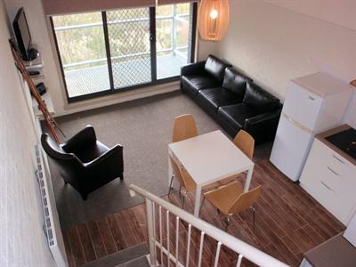 фото отеля Cedarwood Apartments