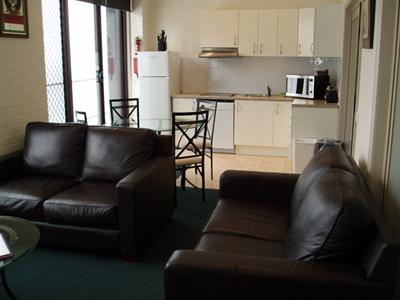 фото отеля Cedarwood Apartments