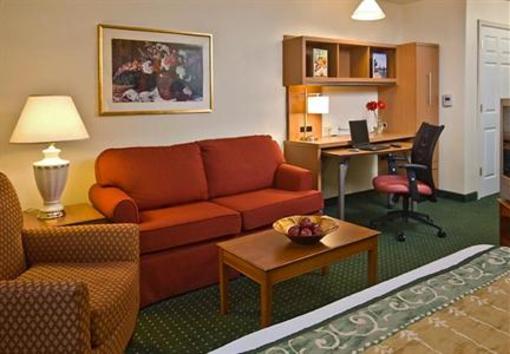 фото отеля TownePlace Suites Virginia Beach