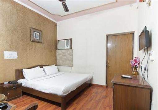 фото отеля Hotel Pitrashish Grand