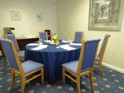 фото отеля Comfort Hotel Reading West