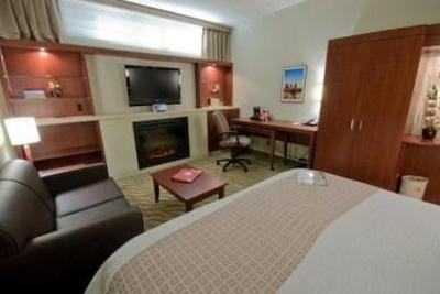 фото отеля Canad Inns Garden City