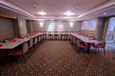 фото отеля Canad Inns Garden City