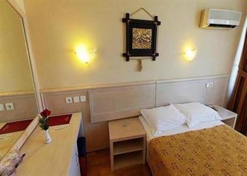 фото отеля Hotel Lara World