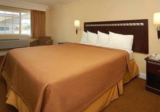 фото отеля Rodeway Inn Near Legoland