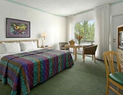 фото отеля Days Hotel Thunderbird Beach Resort Miami