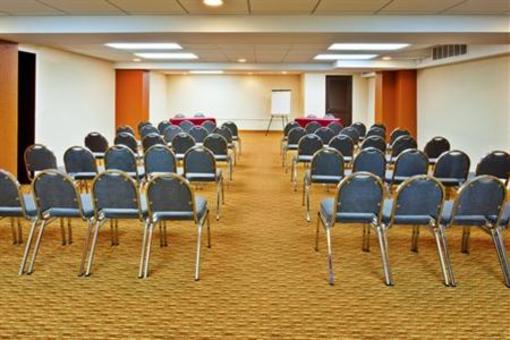 фото отеля Holiday Inn Express Hotel & Suites Nashville - I-40 & 1-24 Spence Lane