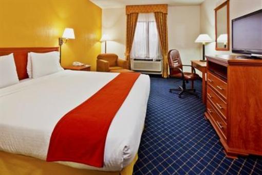 фото отеля Holiday Inn Express Hotel & Suites Nashville - I-40 & 1-24 Spence Lane