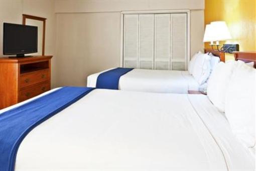 фото отеля Holiday Inn Express Hotel & Suites Nashville - I-40 & 1-24 Spence Lane