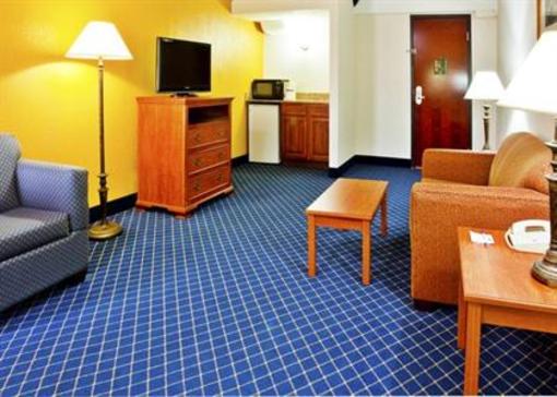 фото отеля Holiday Inn Express Hotel & Suites Nashville - I-40 & 1-24 Spence Lane