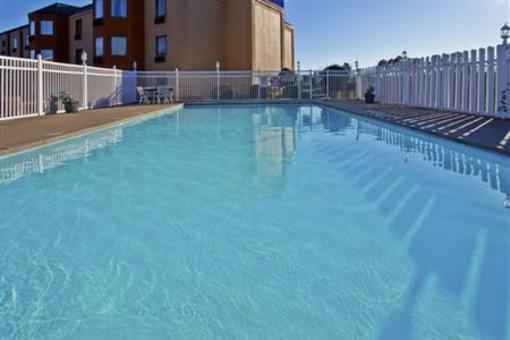 фото отеля Holiday Inn Express Hotel & Suites Nashville - I-40 & 1-24 Spence Lane