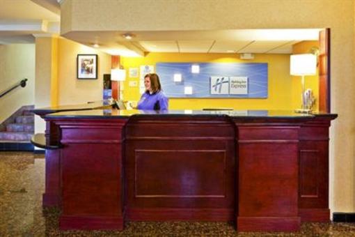фото отеля Holiday Inn Express Hotel & Suites Nashville - I-40 & 1-24 Spence Lane