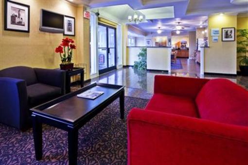 фото отеля Holiday Inn Express Hotel & Suites Nashville - I-40 & 1-24 Spence Lane