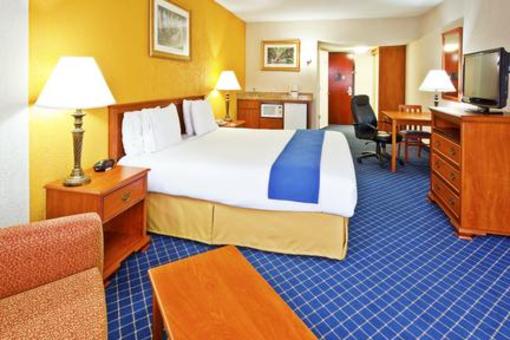 фото отеля Holiday Inn Express Hotel & Suites Nashville - I-40 & 1-24 Spence Lane