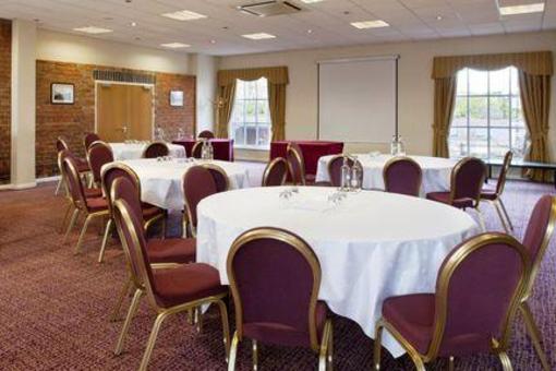 фото отеля Holiday Inn Ellesmere Port
