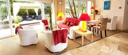 фото отеля Carnac Lodge & Hotel