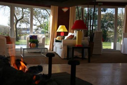 фото отеля Carnac Lodge & Hotel