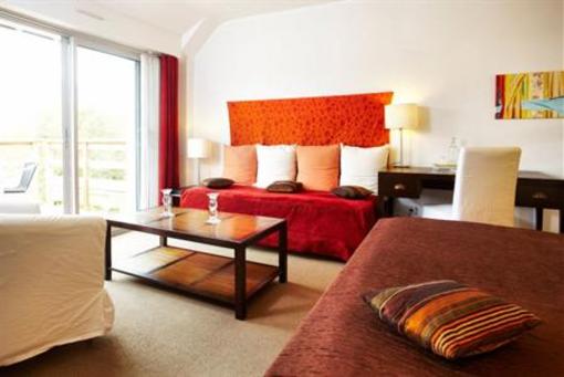 фото отеля Carnac Lodge & Hotel