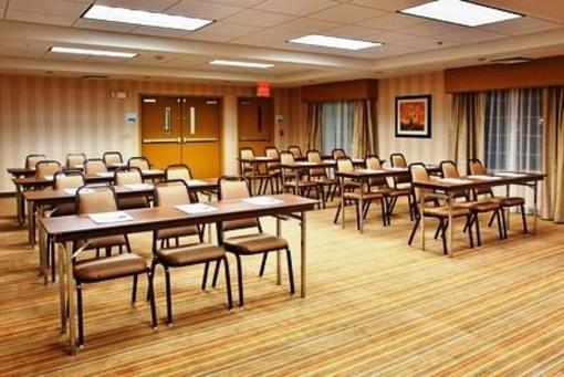 фото отеля Holiday Inn Express Willows