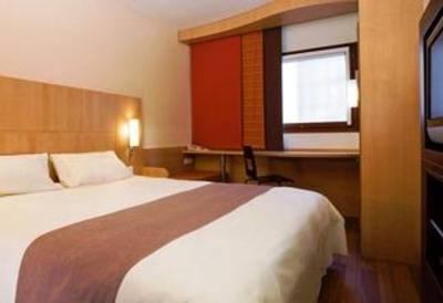 фото отеля Ibis Laval Le Relais d'Armor Hotel Change