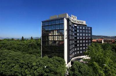 фото отеля Hotel Tres Reyes Pamplona