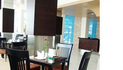фото отеля Golden Crown Plaza Hotel