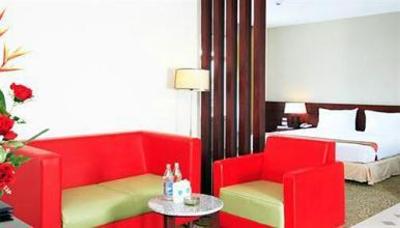 фото отеля Golden Crown Plaza Hotel