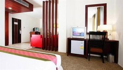 фото отеля Golden Crown Plaza Hotel