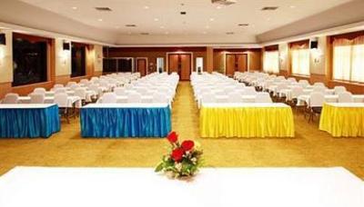 фото отеля Golden Crown Plaza Hotel