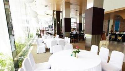 фото отеля Golden Crown Plaza Hotel