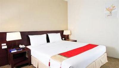 фото отеля Golden Crown Plaza Hotel