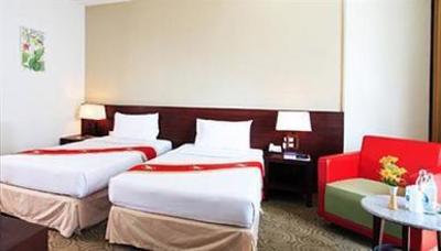 фото отеля Golden Crown Plaza Hotel