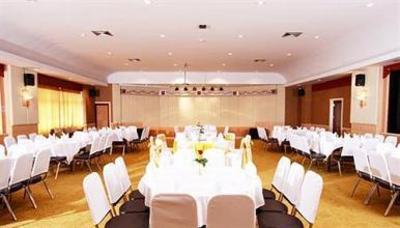 фото отеля Golden Crown Plaza Hotel
