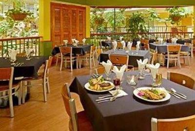 фото отеля Embassy Suites Orlando/Lake Buena Vista Resort