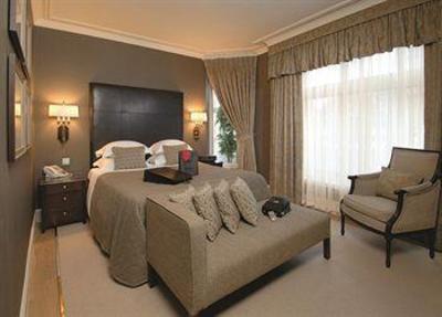 фото отеля Macdonald New Blossoms Hotel