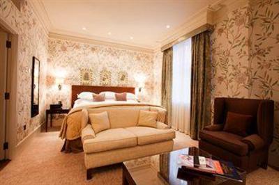 фото отеля Macdonald New Blossoms Hotel