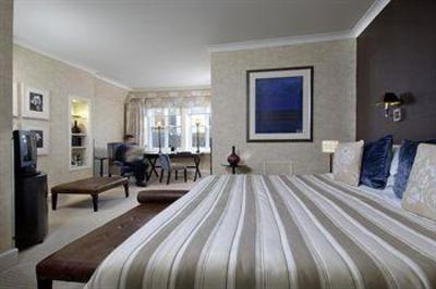 фото отеля Macdonald New Blossoms Hotel